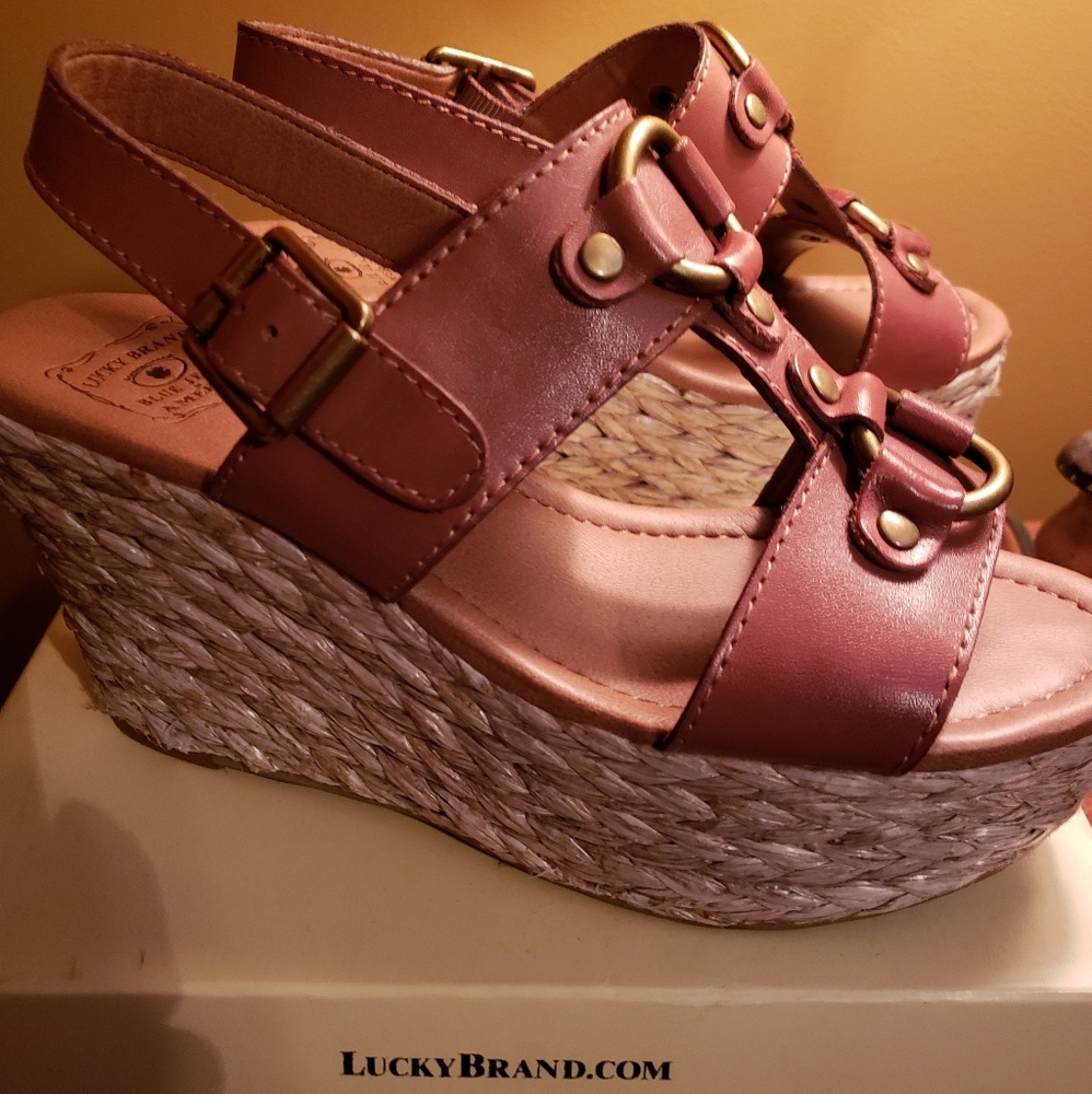 Gently Used Womans Wedges